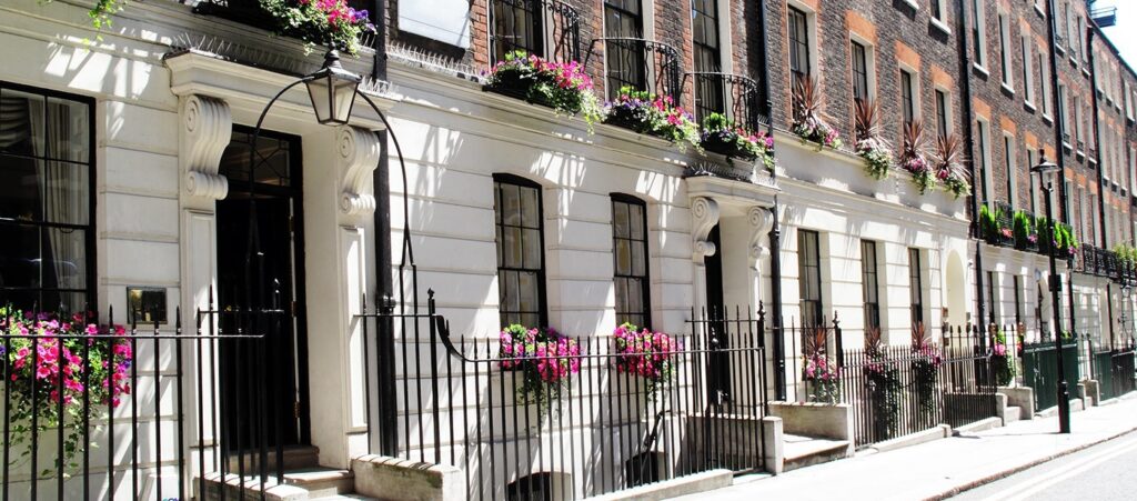 A street in Belgravia, London. Quintessentially Estates is one of the go-to estate agents in Belgravia, offering period buildings, colourful mews houses and breath-taking apartments.